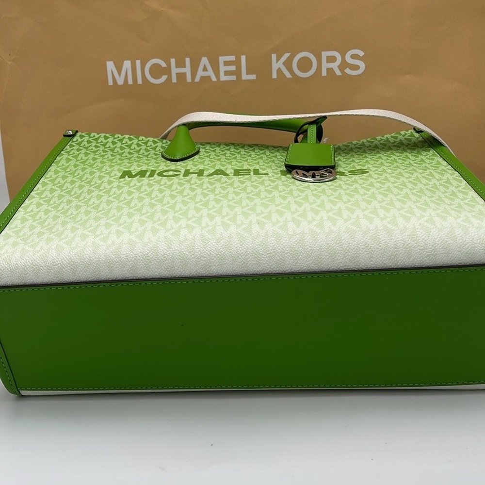 Michael Kors Mirella Medium Ombré Logo Tote Bag
Jungle Green
NWT - Picture 2 of 16